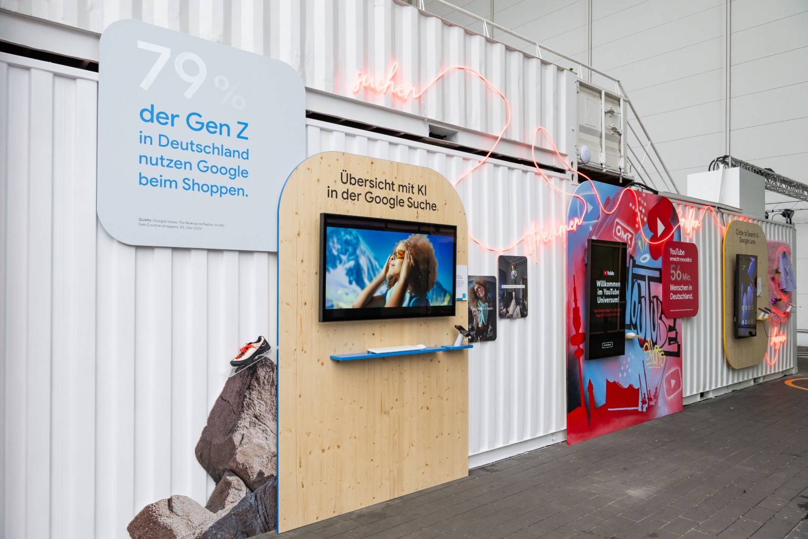 Verschiedene Stationen der Google Haus Tour sind abgebildet.